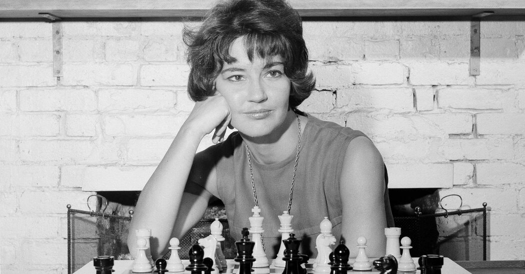 Lisa Lane, Chess Champion Whose Reign Was Meteoric, Dies at 86