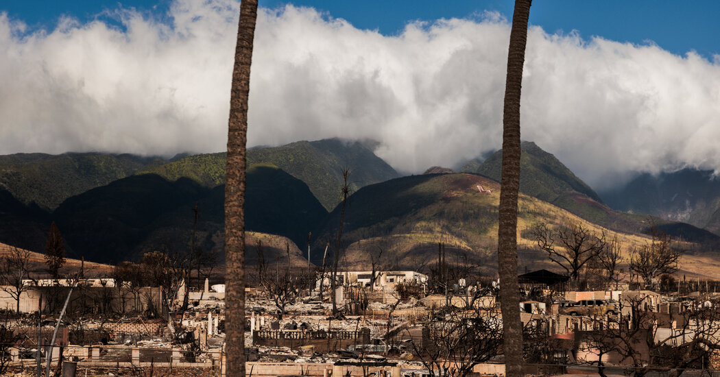 As Lahaina Burned, Fire Crews Waited an Hour for Equipment