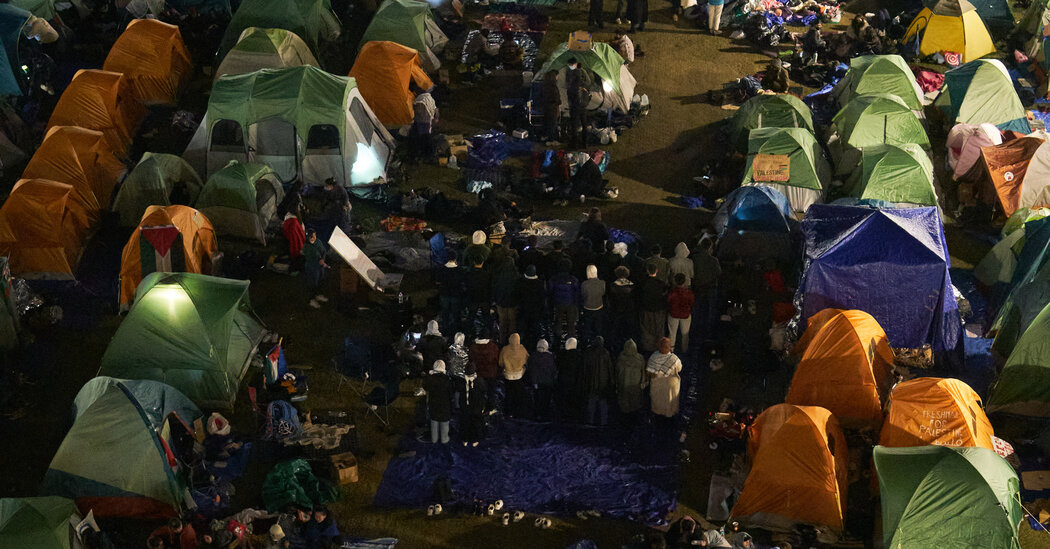 Columbia Sets Deadline For Talks to End Encampment