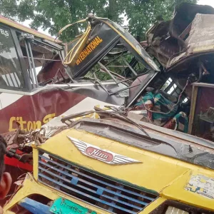 1 dead, 15 injured in Narail collision between two buses