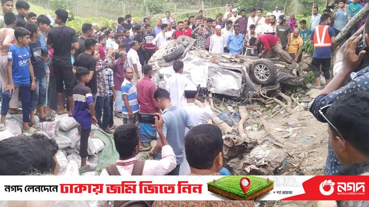 Death toll rises to 14 in road accident in Jhalkathi, truck driver arrested