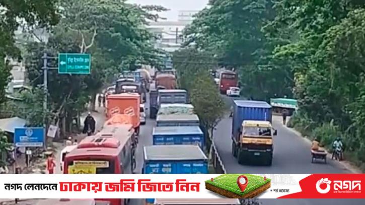 Traffic on the Dhaka-Chittagong highway is normal