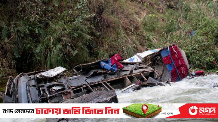 25 killed as passenger bus falls into ditch in Peru