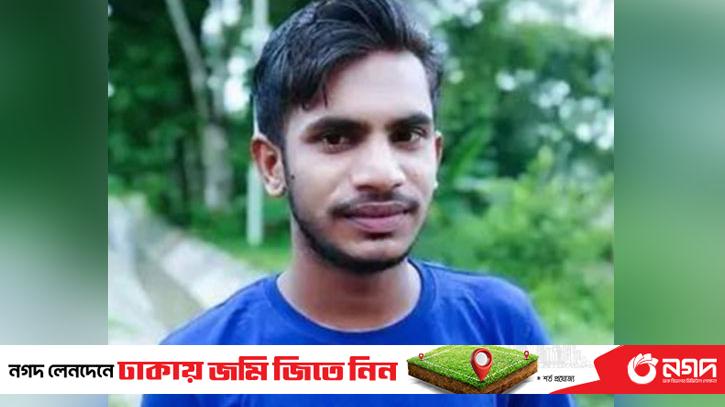 Relatives waiting to see Sailor Joy in Natore