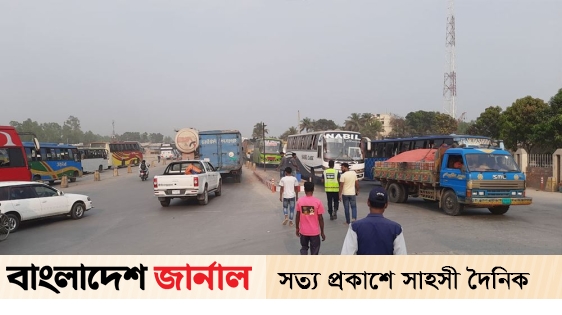 The Dhaka-bound lane of Bangabandhu Bridge in the north is closed