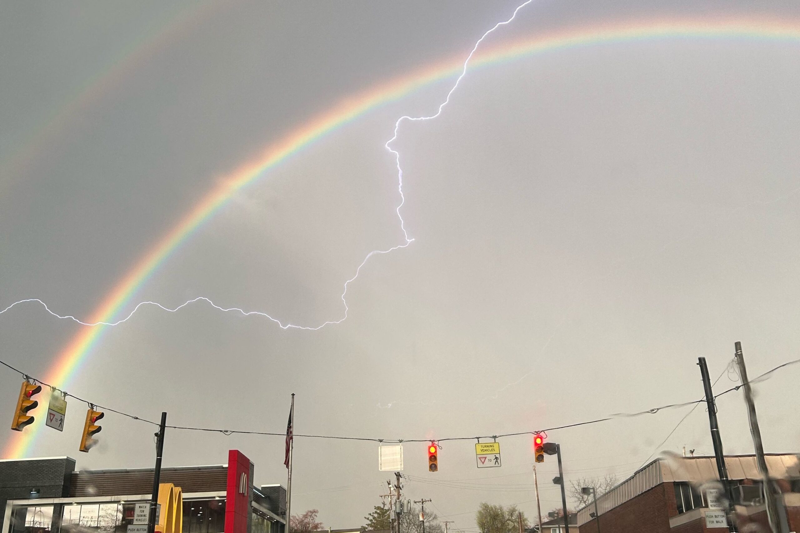 ‘Once-in-a-Lifetime Shot’ of Double Rainbow and Lightning Snapped in Ohio