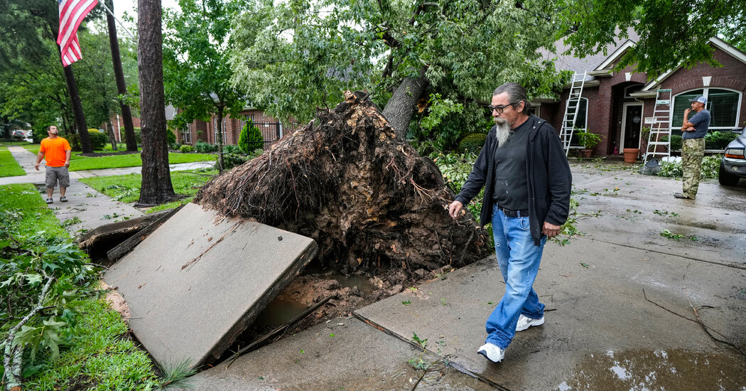 As Rains Lash South Texas, Residents Brace for More Flooding