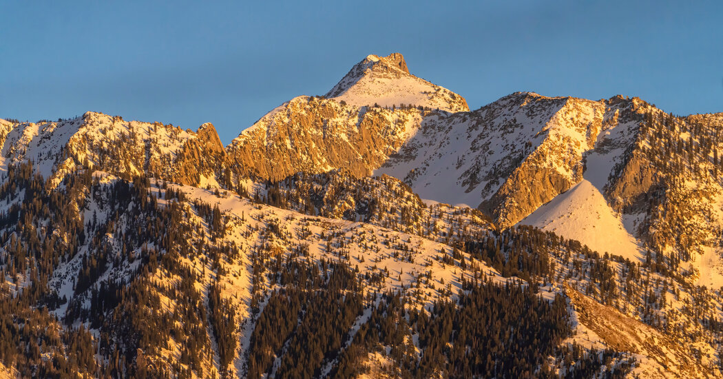 Crews Searching for 2 Skiers After Avalanche in Utah