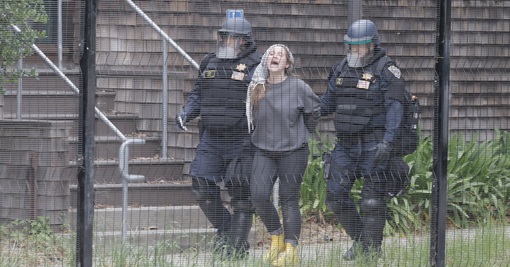 At Least 15 Arrested at U.C. Berkeley After Police Order Protesters to Disperse