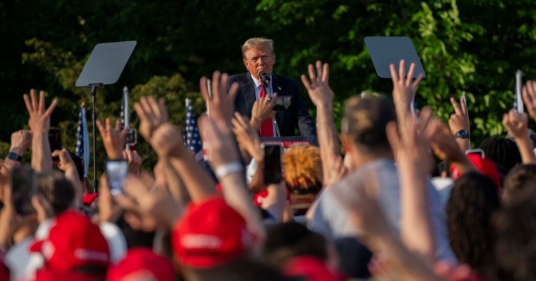 At a Trump Rally in the Bronx, Chants of ‘Build the Wall’