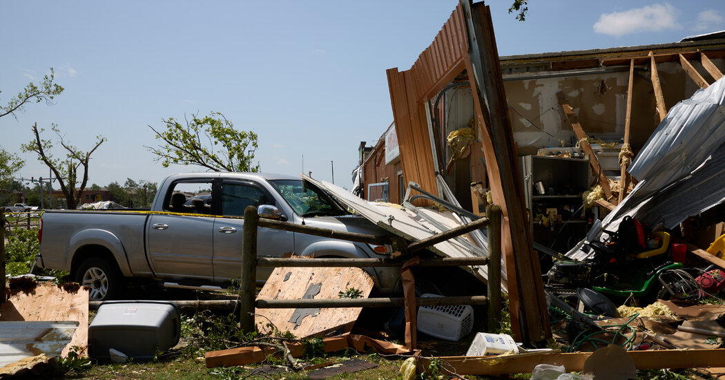 Tornado Devastates Arkansas Town – The New York Times