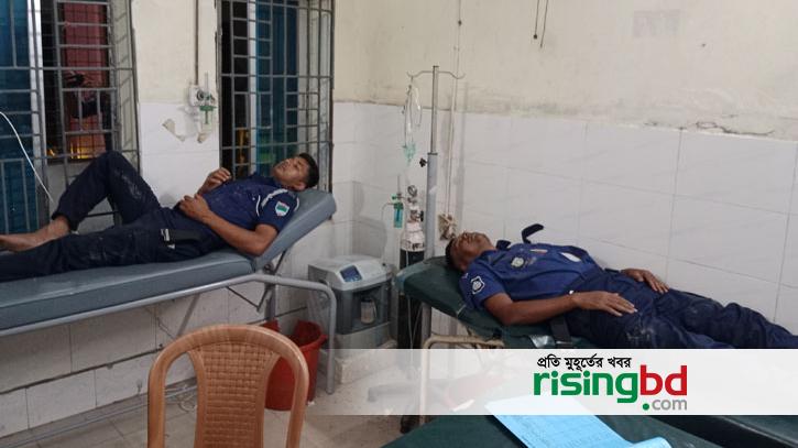 4 policemen were injured in the attack after the upazila parishad election