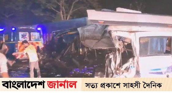 Truck-mini bus collision, 7 people of the same family killed