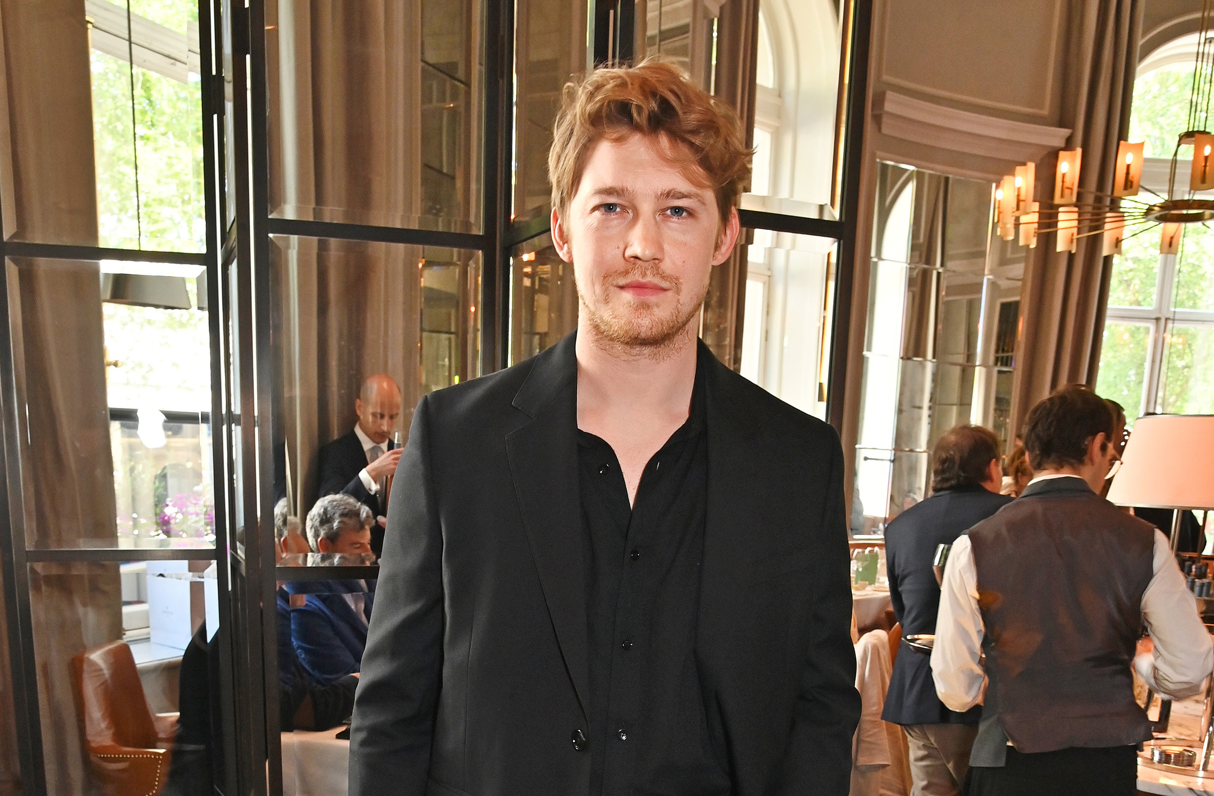 Why Joe Alwyn’s new photo has fans making Taylor Swift connections