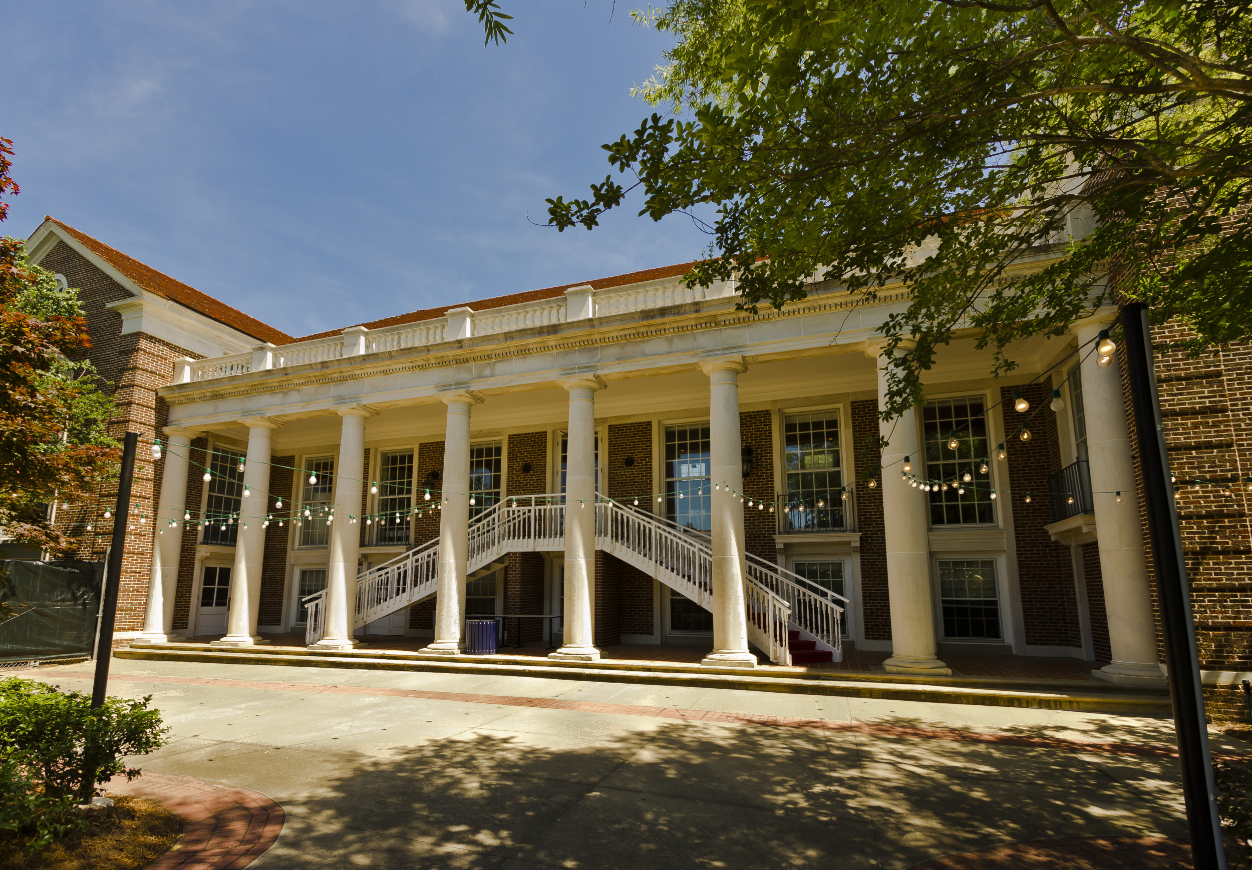 Ole Miss Students Sing ‘Star-Spangled Banner’ at Pro-Palestinian Protest