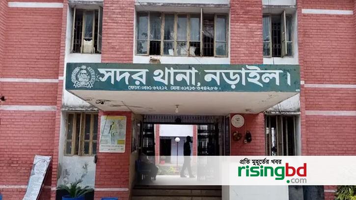 Woman dies after falling from tree