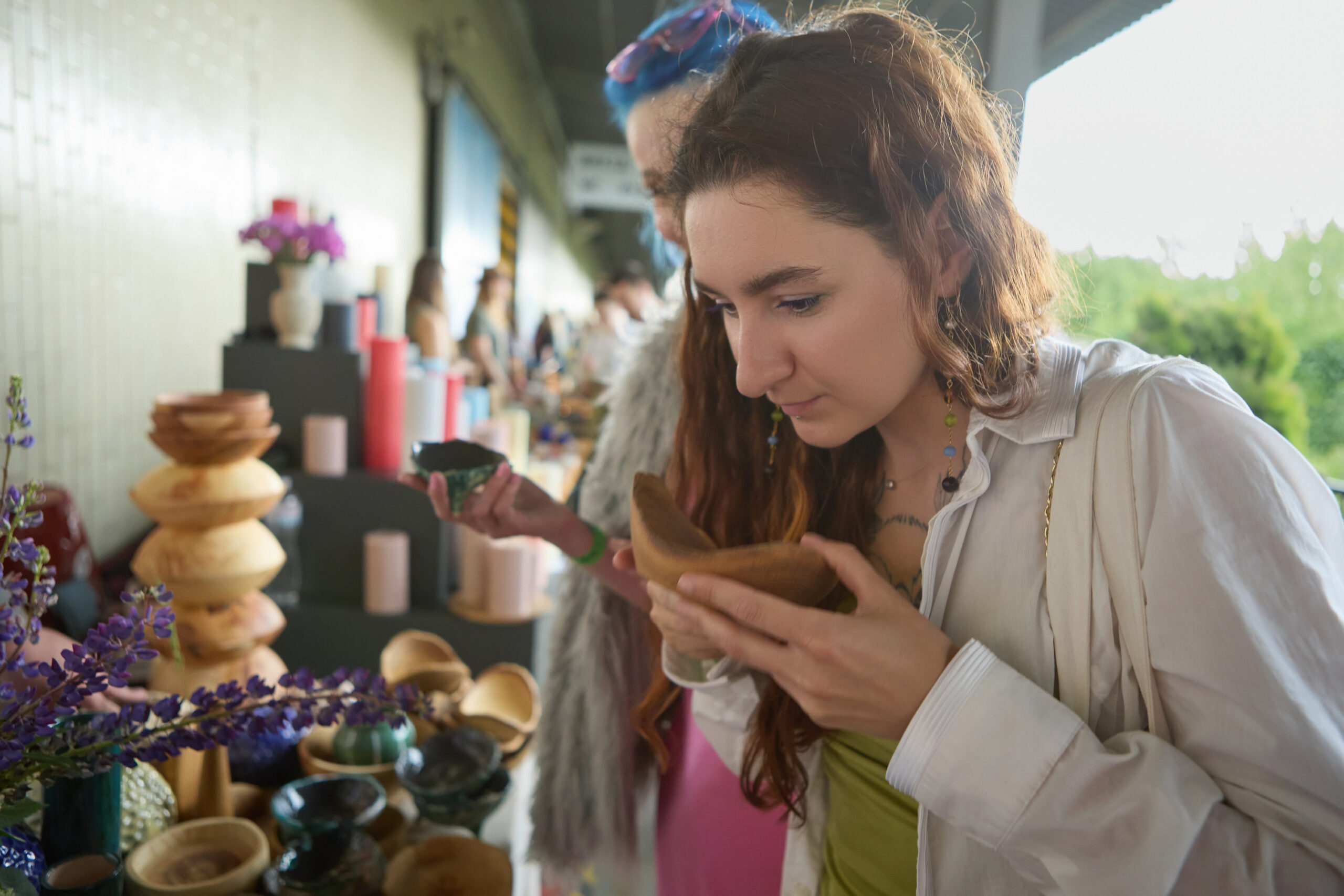 Woman Questions Sense of Style After Buying ‘Ugliest Thing’ at Thrift Store