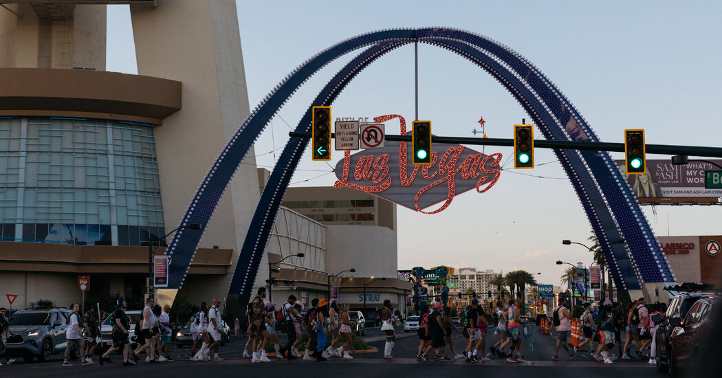 In O.J. Simpson’s Final Years in Las Vegas, This Group Accepted Him Despite His Past