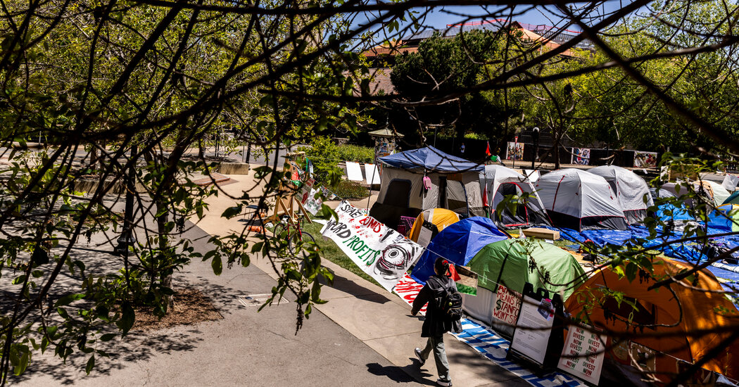 Police Arrest 13 Protesters Who Occupied Stanford President’s Office