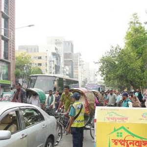 Weak police checkposts in empty Dhaka