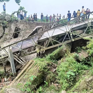 In Ishwarganj, people of 15 villages have been cut off from the bridge