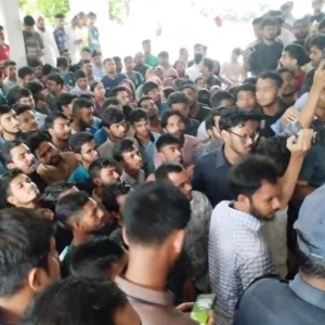 The students protested to prevent the resignation of the Vice-Chancellor