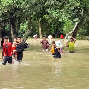 Locality flooded after Gomtir dam collapse, people seek safe shelter