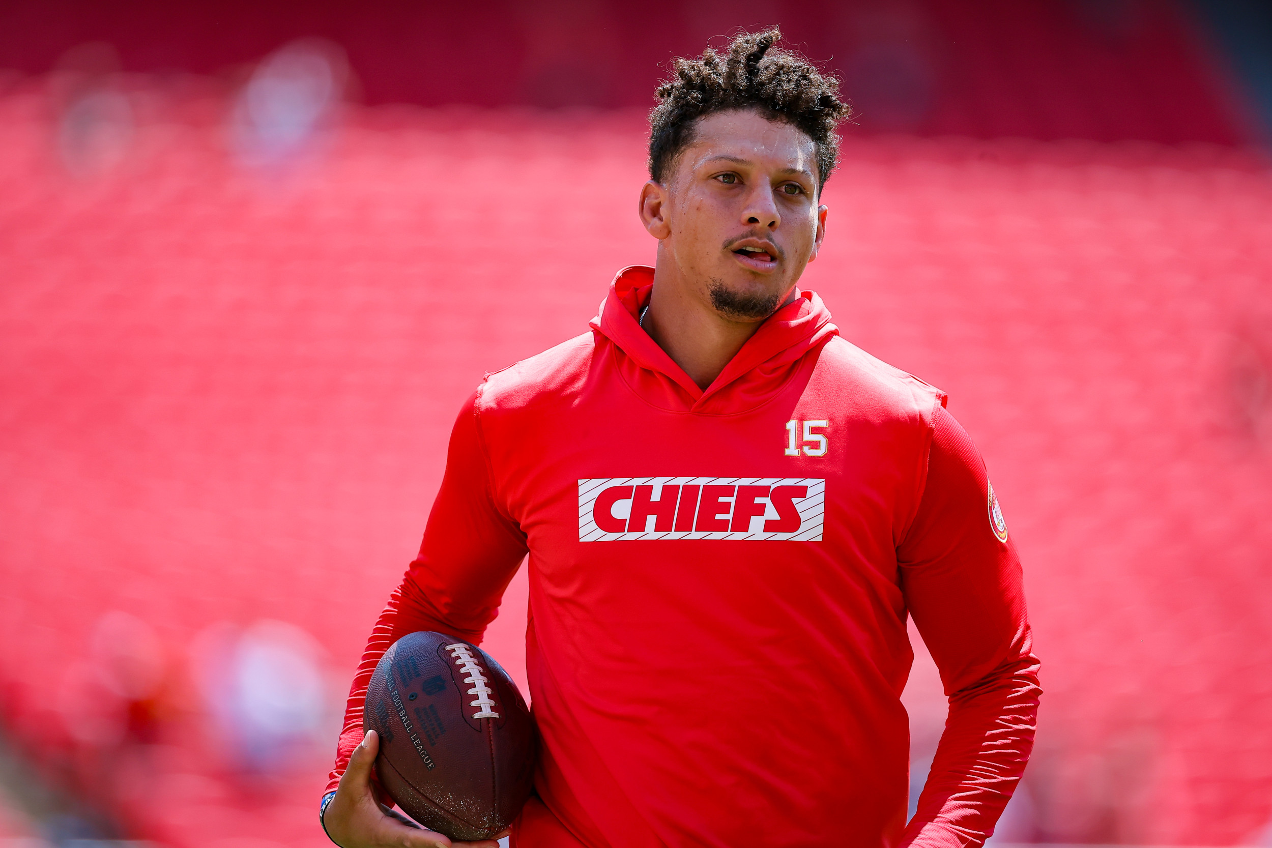 Chiefs’ Patrick Mahomes Hilariously Responds to Flag Football Star’s Callout