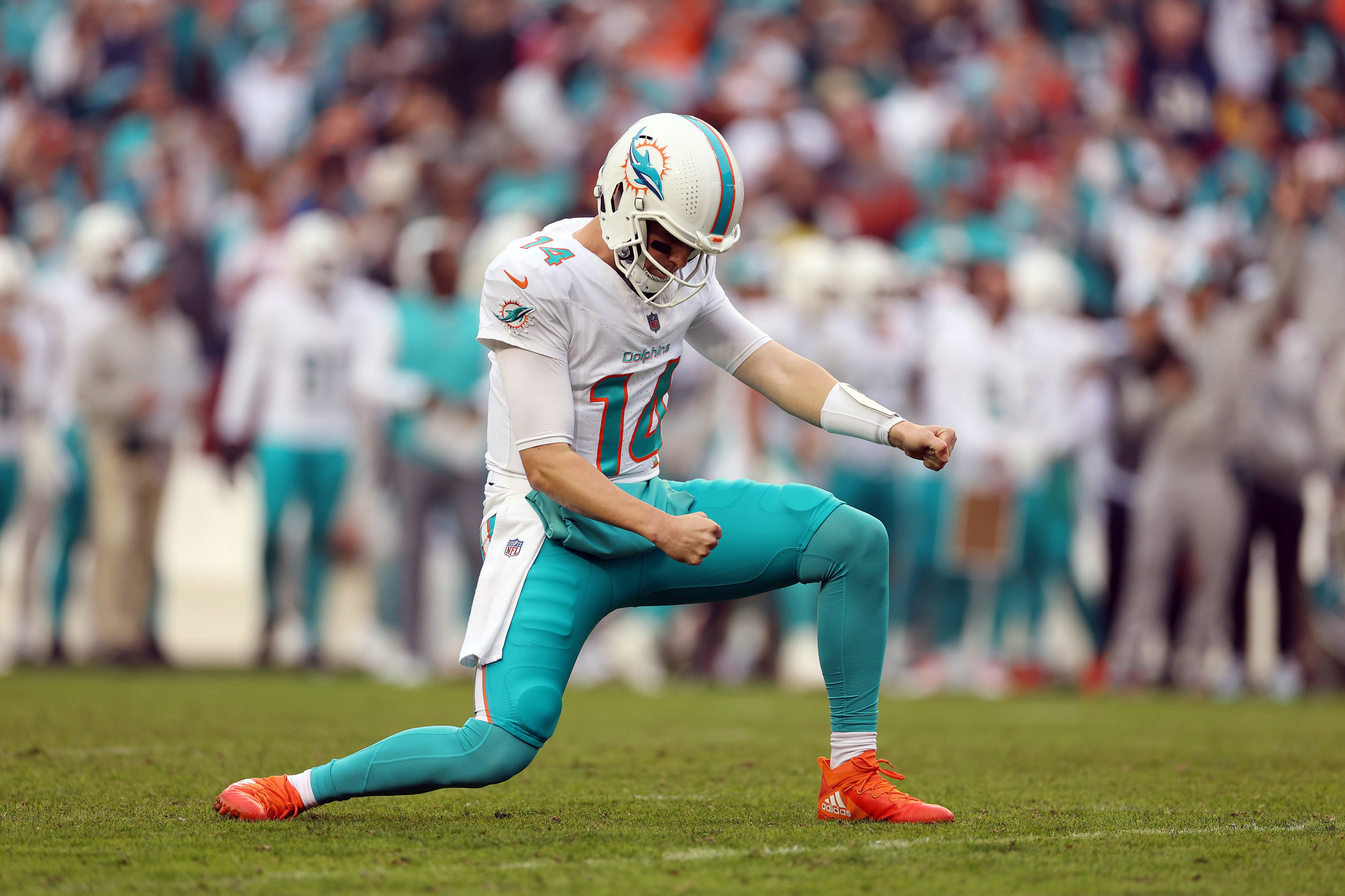 Bills Sign Veteran AFC East Quarterback to Bolster Depth