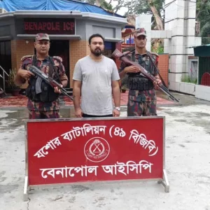 Secretary of Jessore District Chhatra League detained at Benapole port on his way to India