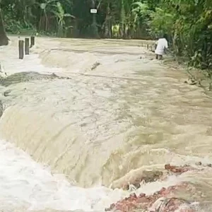 In Sunamganj, the water of the Kushiara river has risen and flooded the lower areas