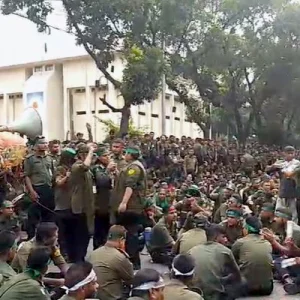 Ansar's protest by entering the secretariat, postponed after the formation of a committee on nationalization