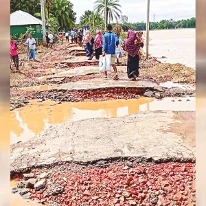 Farmers affected by flood damaged roads