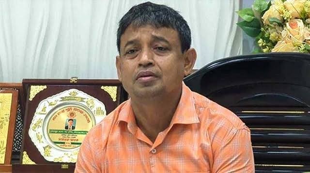 Suspecting 'Aaron is there', surround the house in Uttara