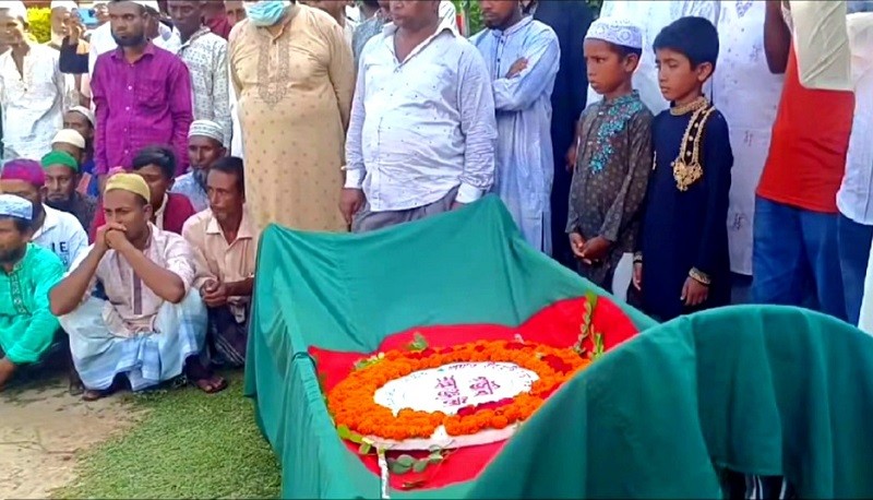Cholaiman Ali, a brave freedom fighter, was buried with state dignity in Patnitala