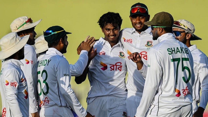 Bangladesh got 4 wickets on a rainy day