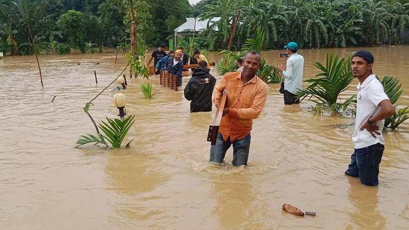 In 10 districts, 3.6 million people were trapped in water, 8 were killed