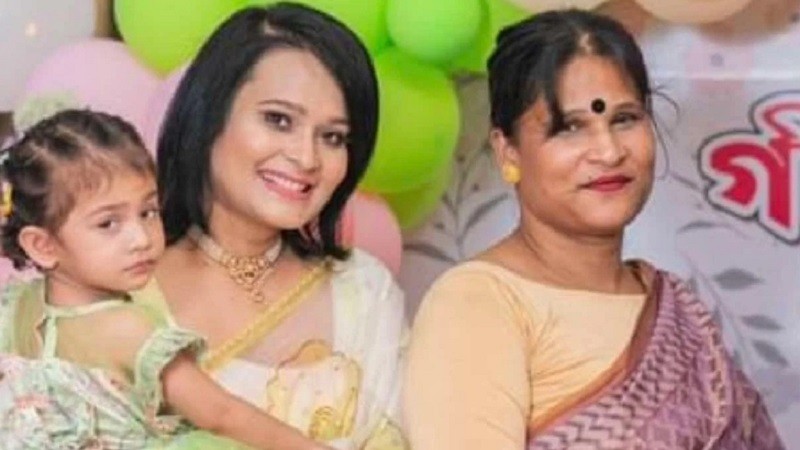 The house is submerged in the flood, the doll cannot find its brothers and sisters