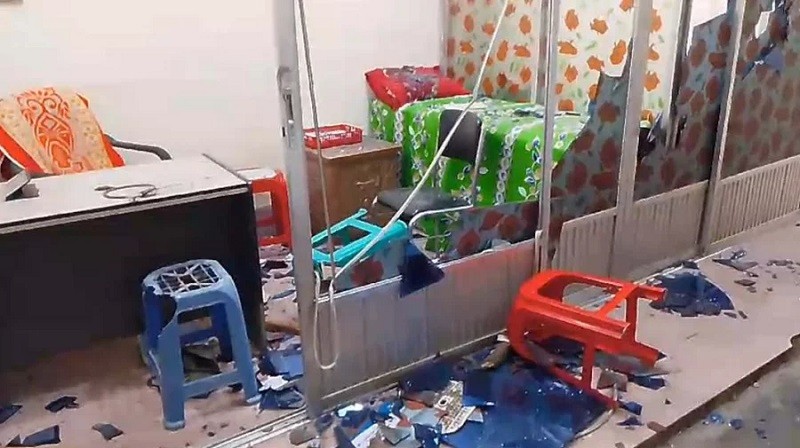 In the afternoon, the child died at night, the mother died, the clinic was vandalized