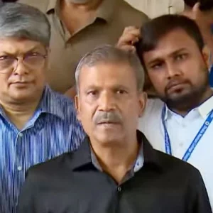 Coordinator Hasnat Abdullah along with 3 advisers in DM to see the injured in the clash