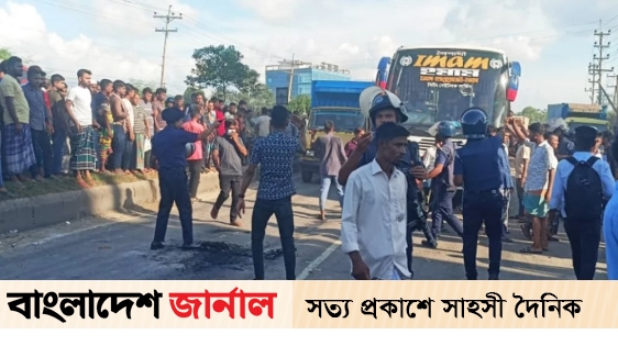 Workers block the highway in Gazipur, suffer from traffic jam
