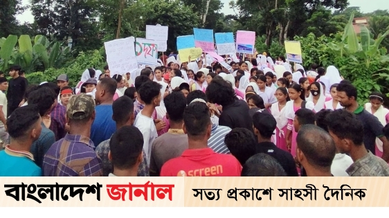 Road blockade demanding the resignation of the principal