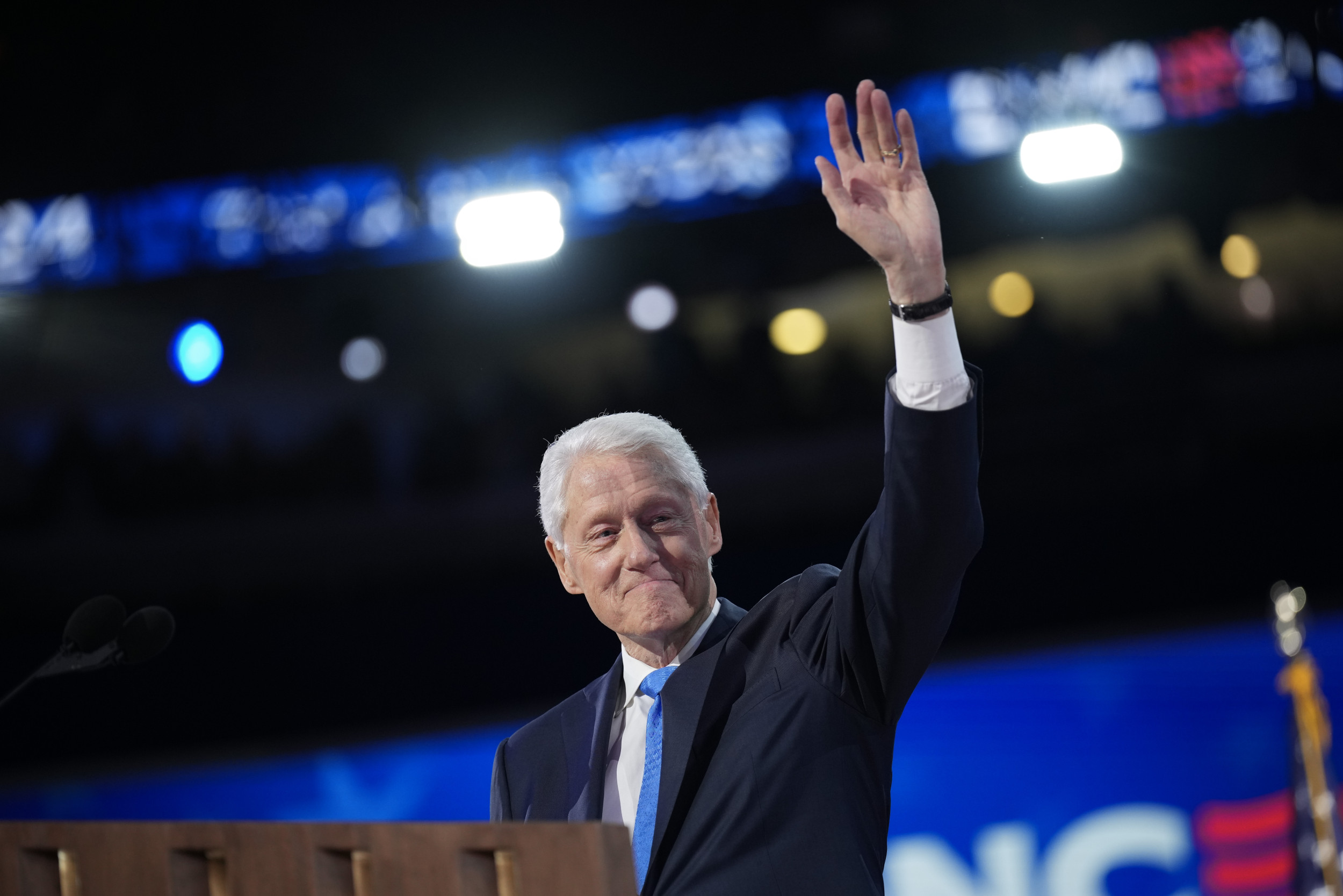 Why Bill Clinton Ignored Teleprompter During DNC Speech: ist
