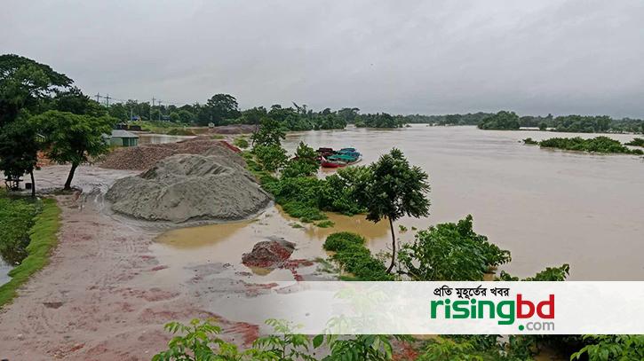 Gomti water above Bipatseema in Comilla, extreme suffering in Char area