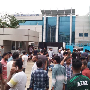 Labor protest in Tongi for 19-point demand in medicine manufacturing factory