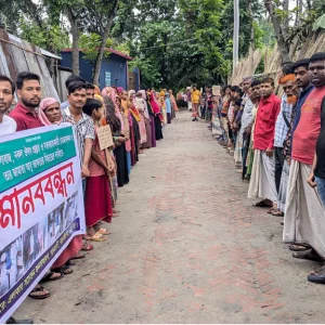 Human chain to protest harassment of villagers with 'false cases' in Baraigram