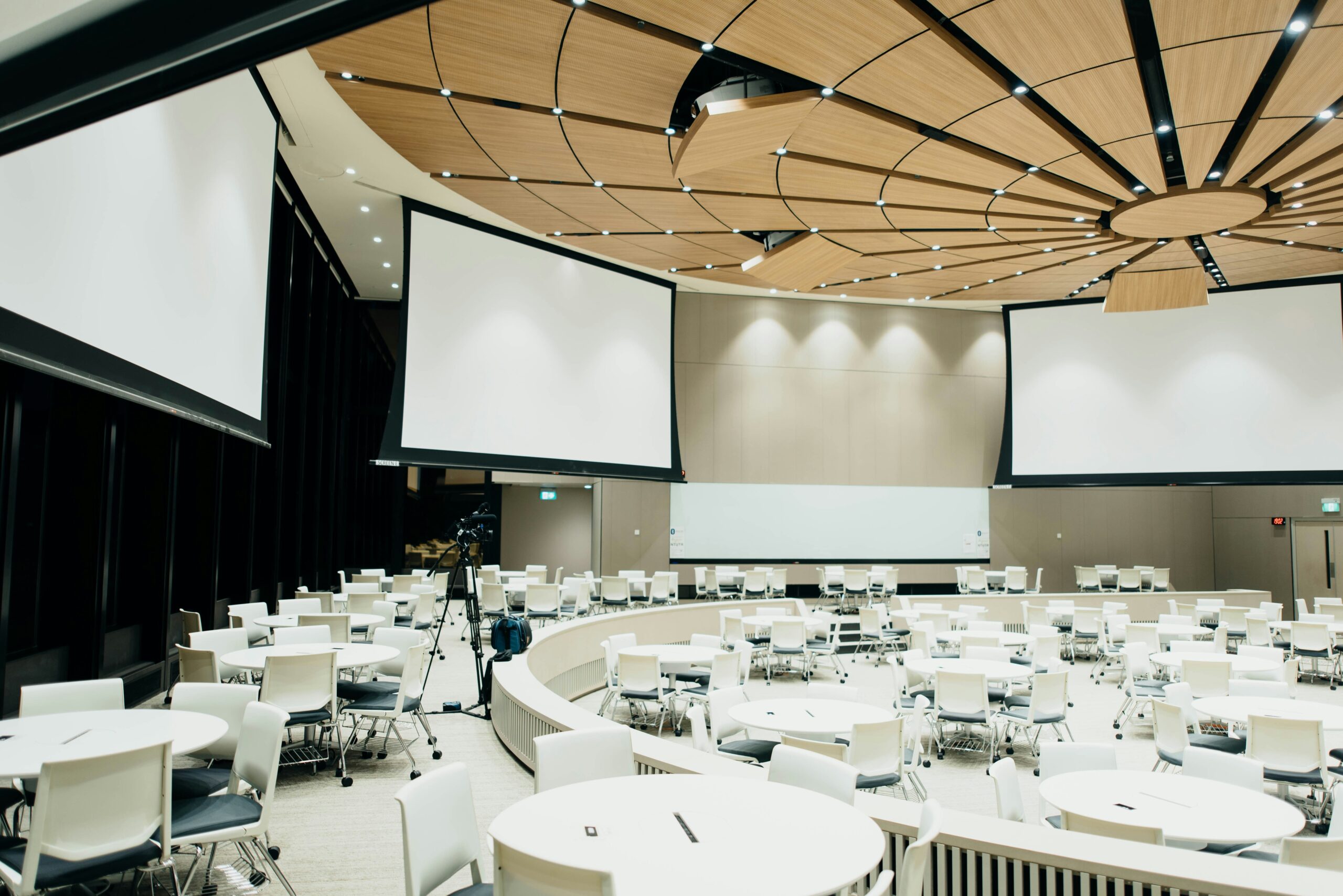 An Event Planner’s Guide to Engaging Room Layouts