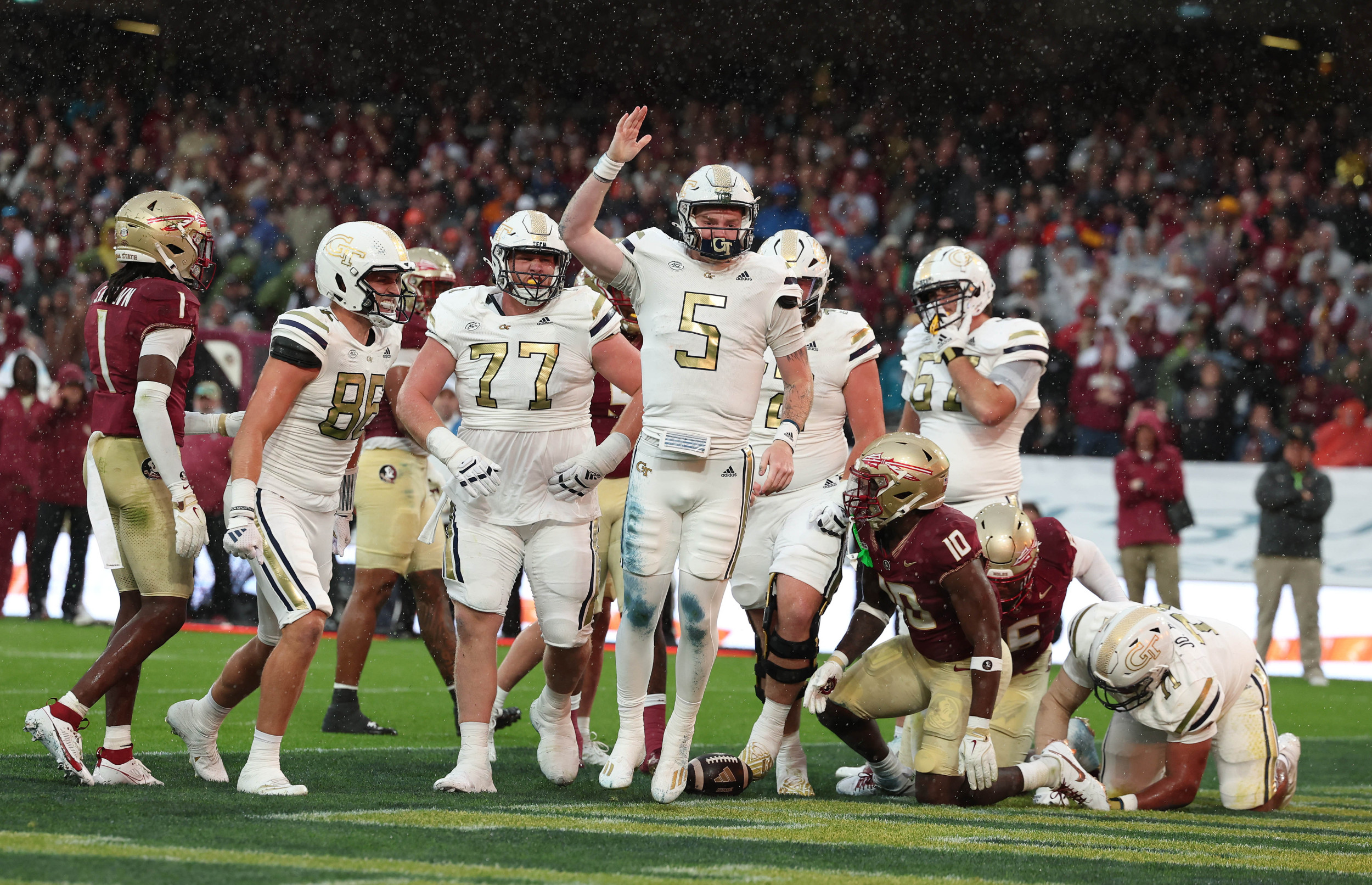 Georgia Tech Shockingly Upsets No. 10 Florida State to Open College Football Season