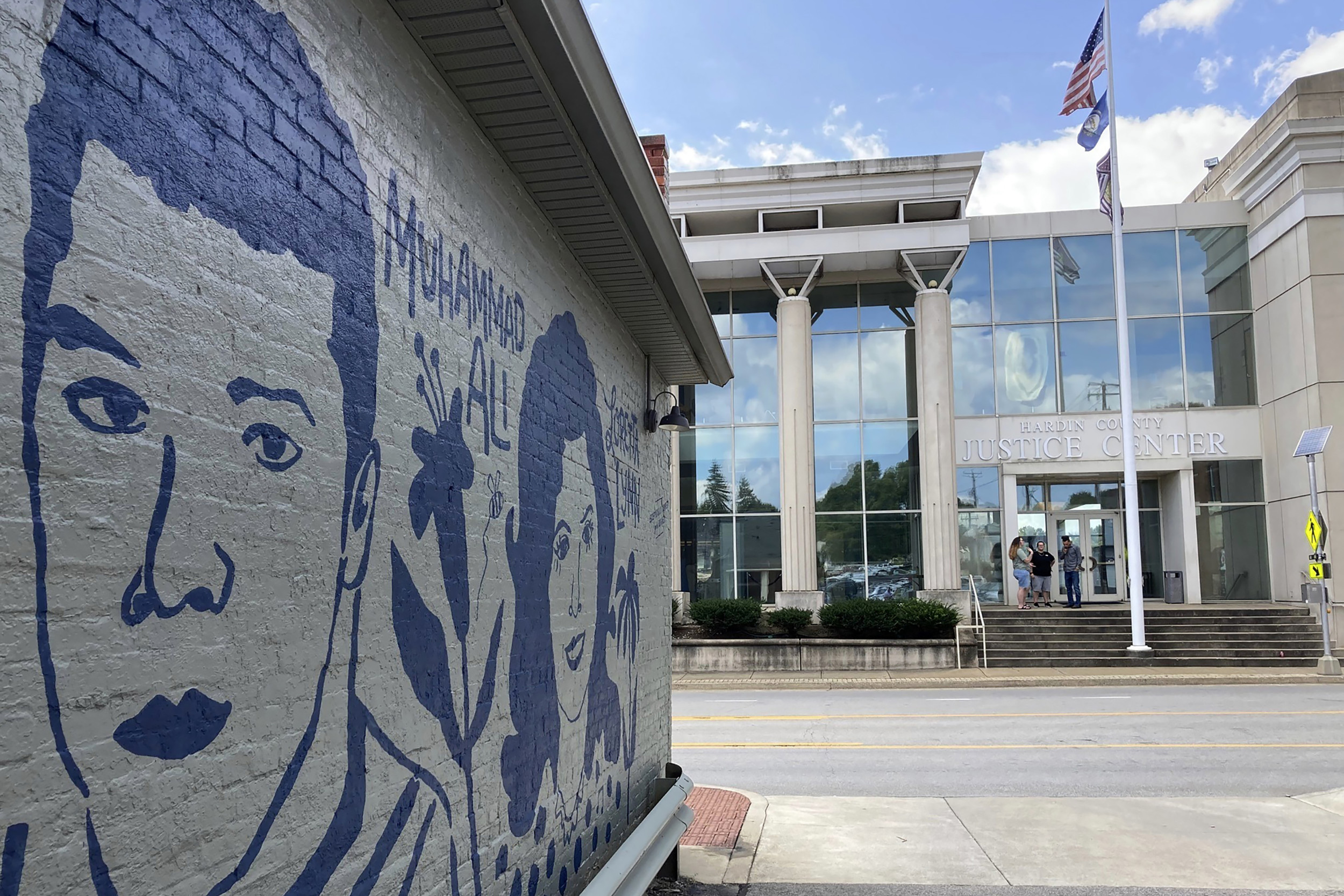 Man Kills Girlfriend, Her Mother Outside Kentucky Courthouse: Police