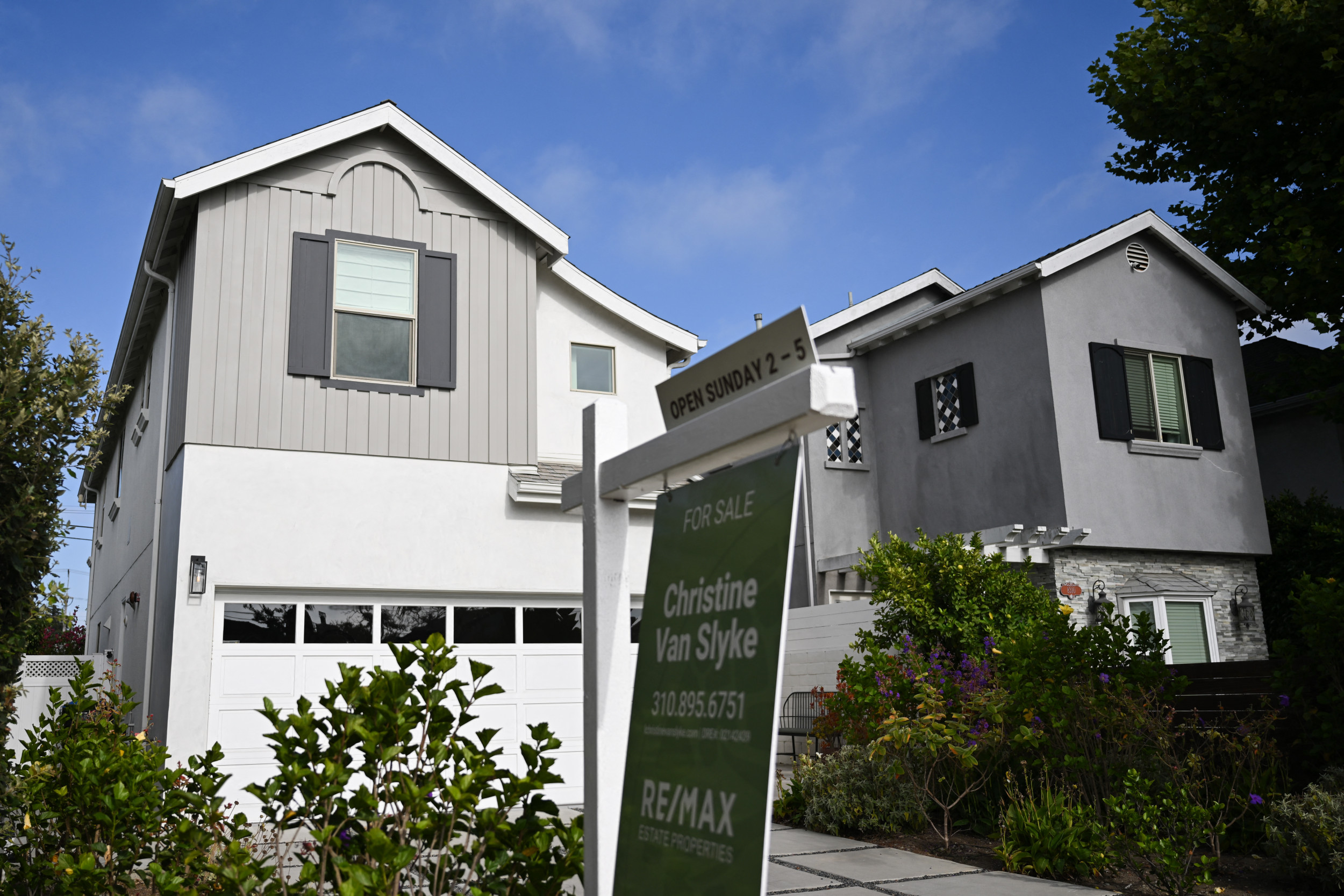 Home Purchases Collapse in Record Numbers as Buyers Get Cold Feet